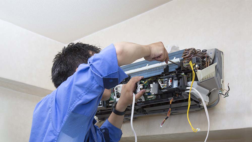 You are currently viewing AC Dilemma: Repair or Maintain? Here’s What You Need to Know!